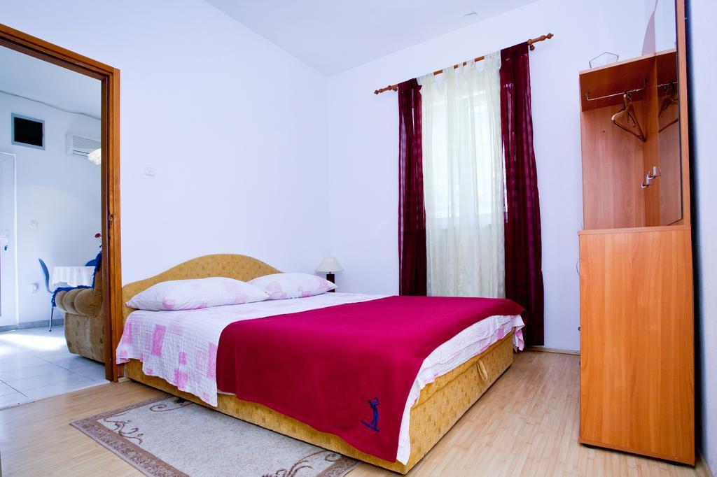 Apartments Flora Σπλιτ Εξωτερικό φωτογραφία